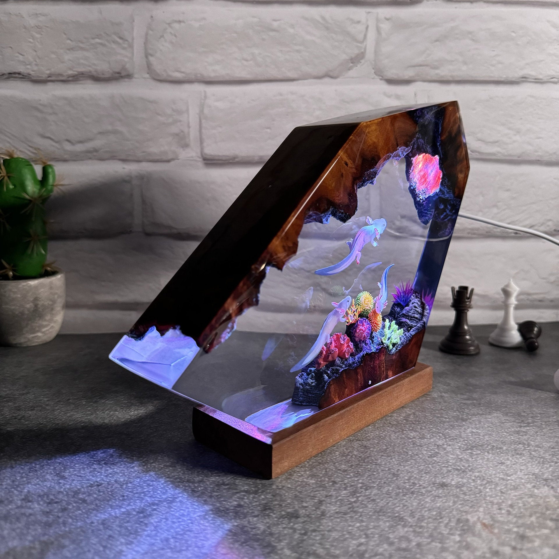 Resin lamp
