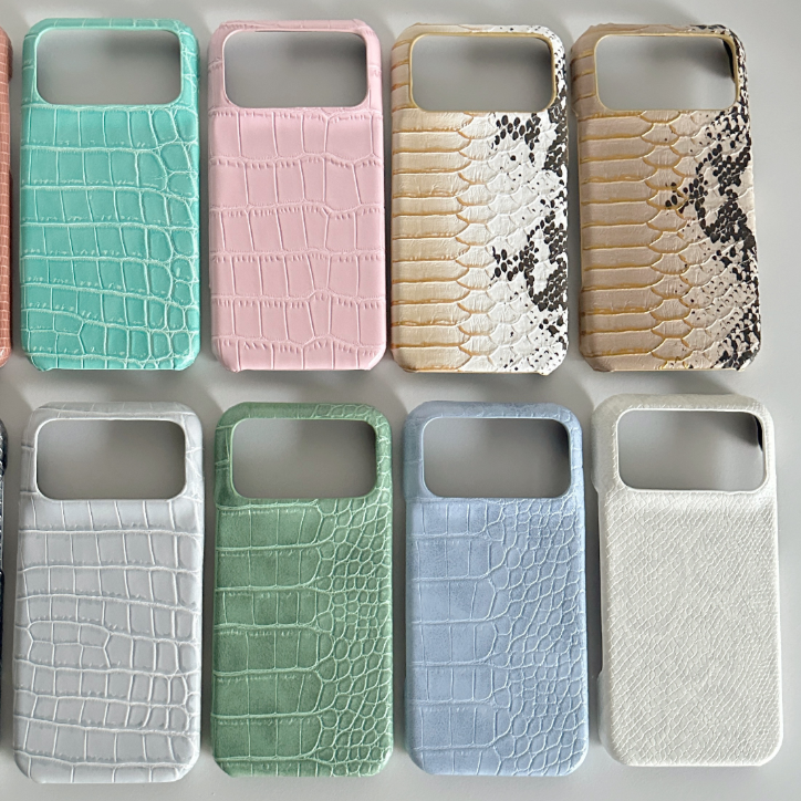 Minimalist textured leather half-shell case