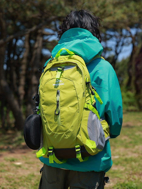 Lightweight Hiking Backpack with Air Cushion and laptop sleeve