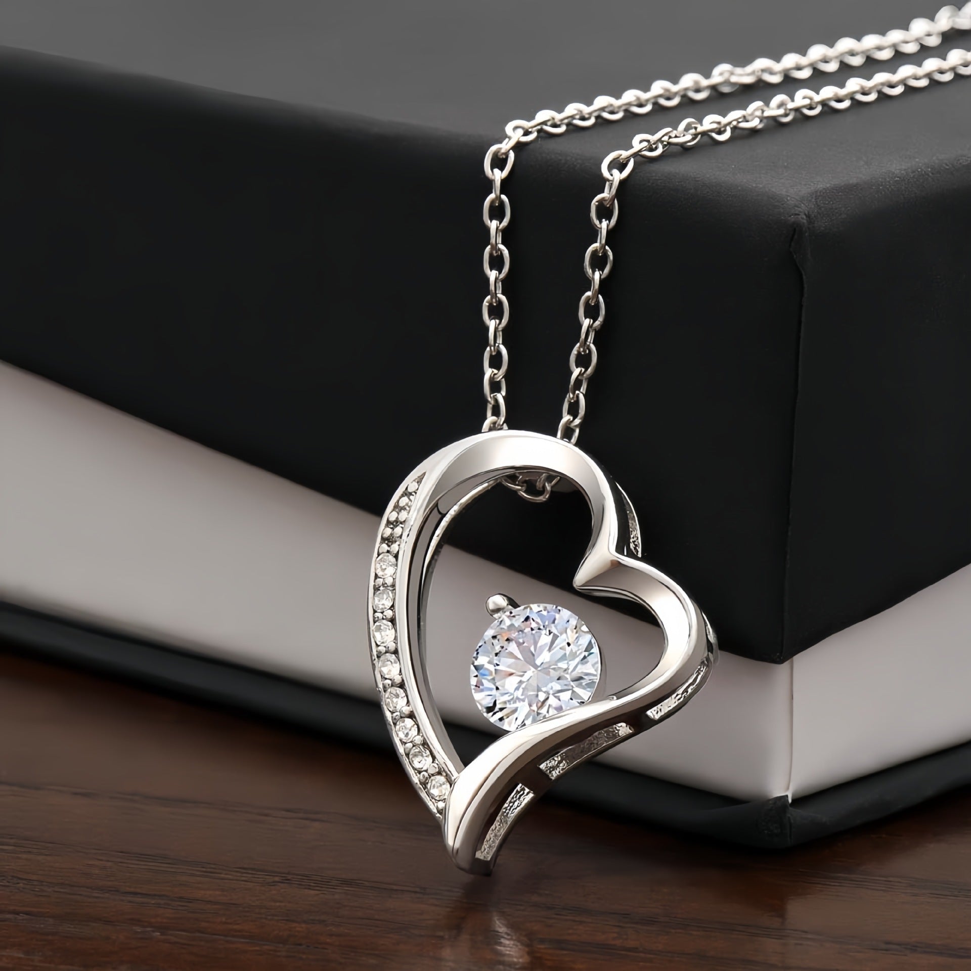 "To My Mom" Heart Pendant Necklace Gift Set | Sparkling Zirconia Titanium Steel Jewelry With Luxury Wooden Box For Mother's Day & Birthday