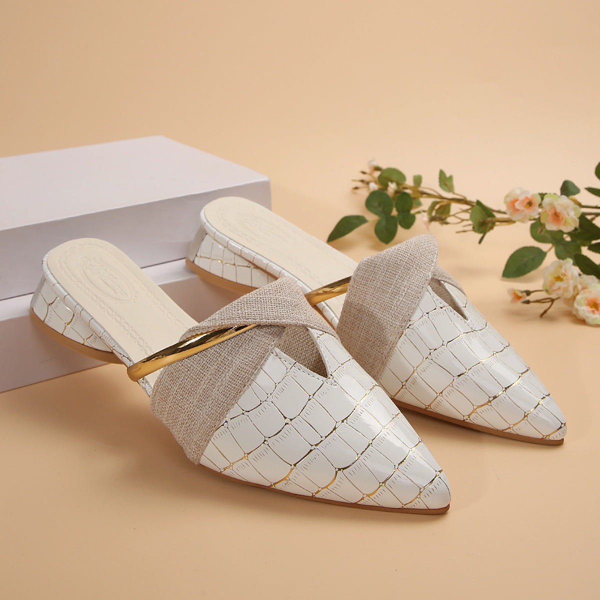 Pointed Toe Snake Pattern Low Heel Slippers