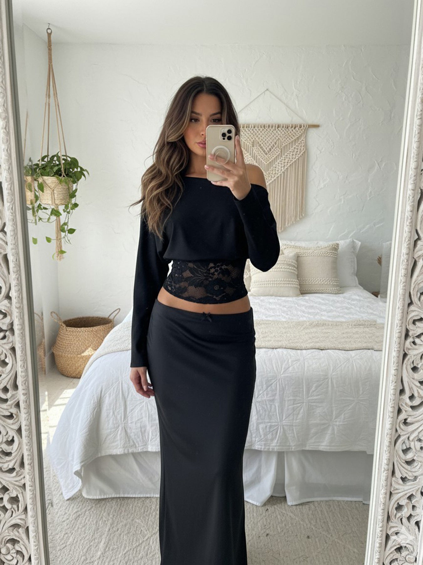 Elegant Off-Shoulder Lace Trim Slim Long Sleeve T-Shirt