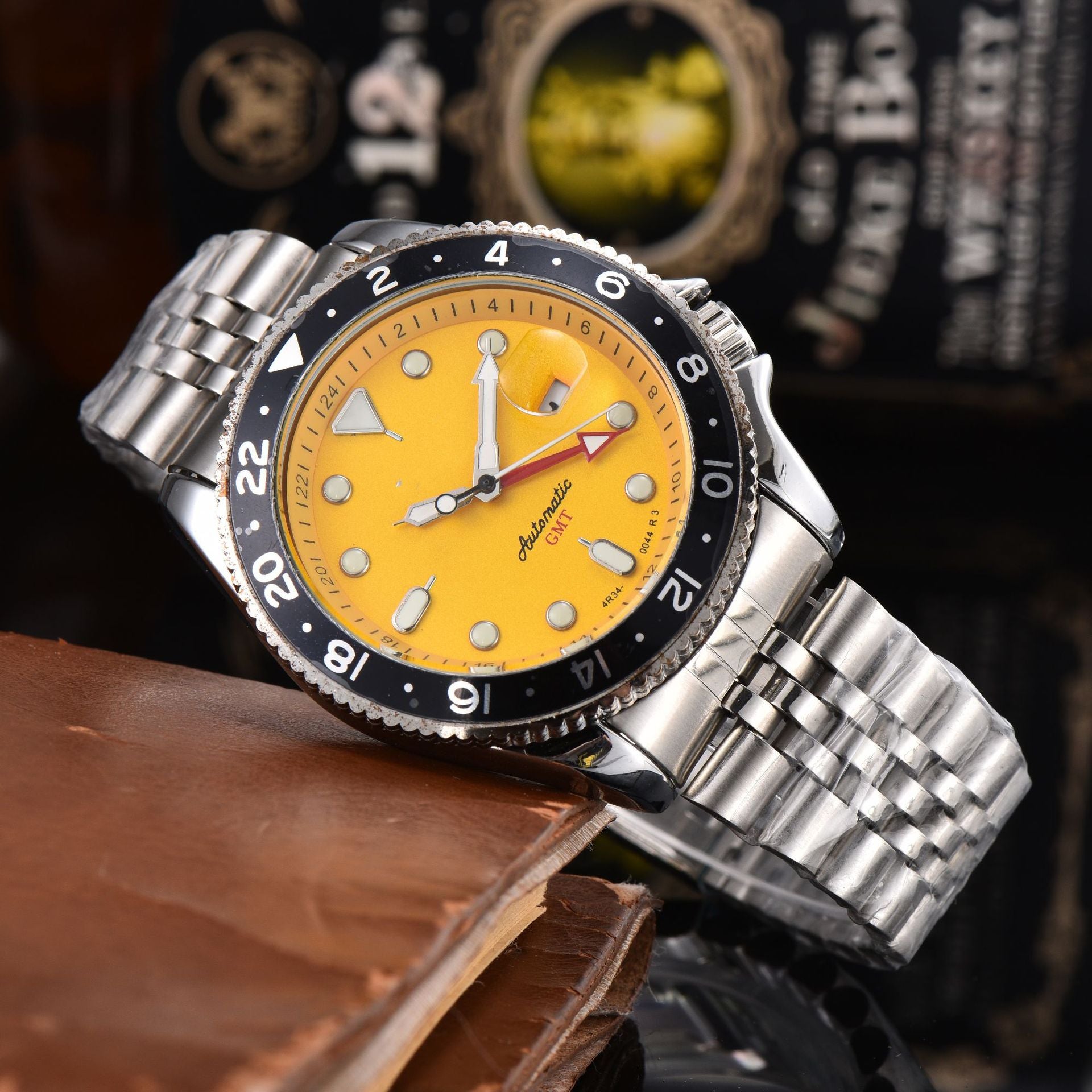 Men's Quartz Watch with Alloy Strap