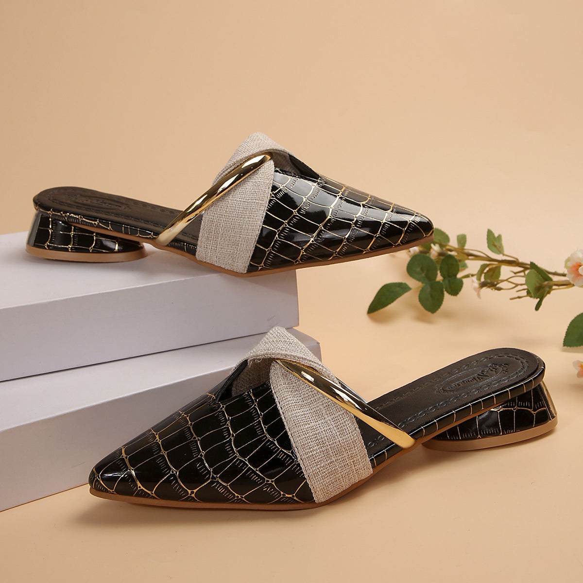 Pointed Toe Snake Pattern Low Heel Slippers