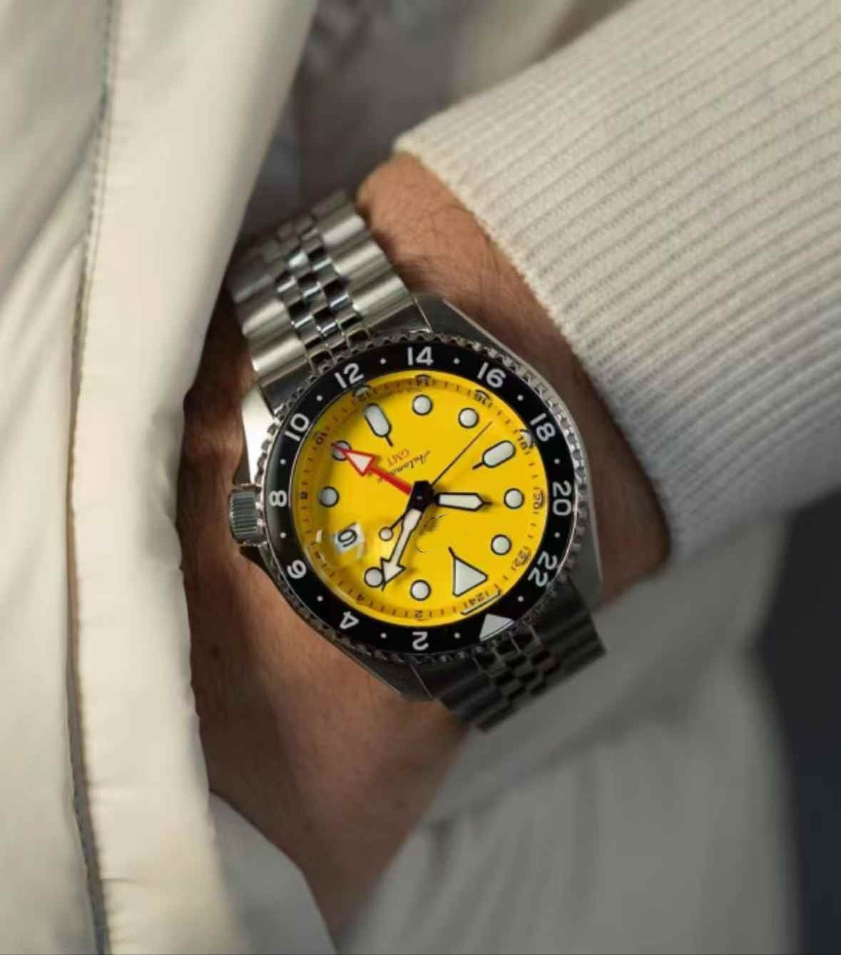 Men's Quartz Watch with Alloy Strap